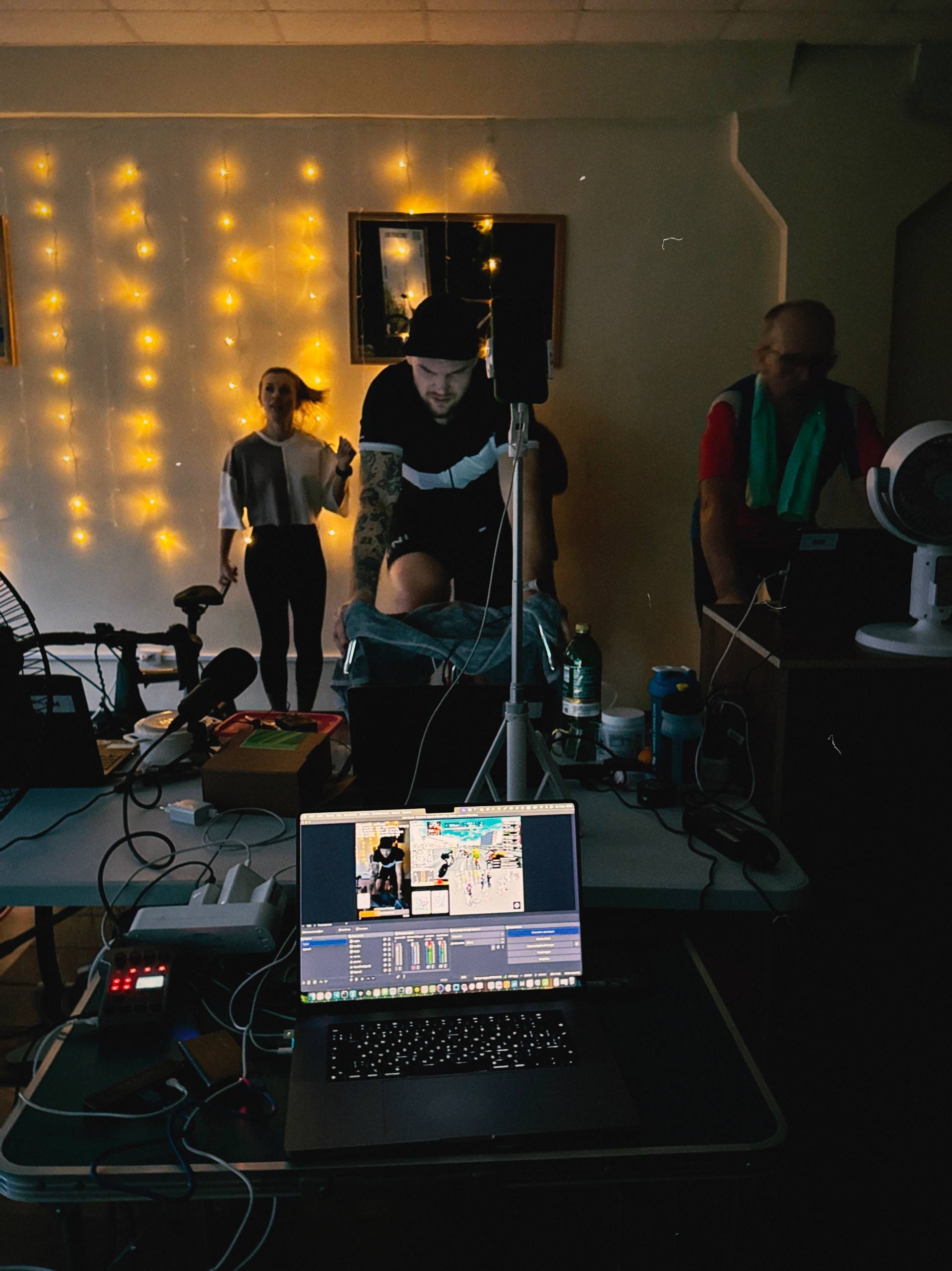 Фото зала: тренажёры и велосипеды